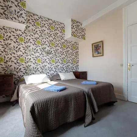 Le Relais Saint Michel Bed and Breakfast 2*