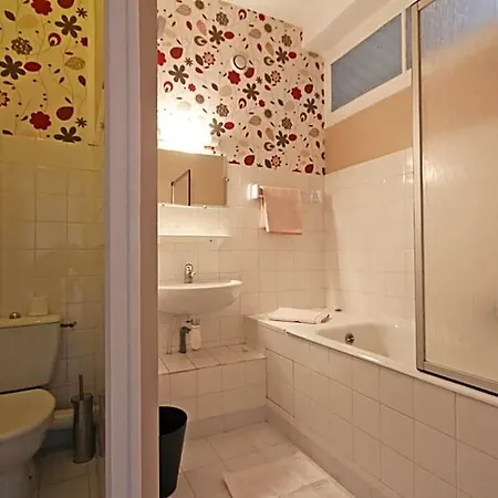 Le Relais Saint Michel 2* دومفرونت