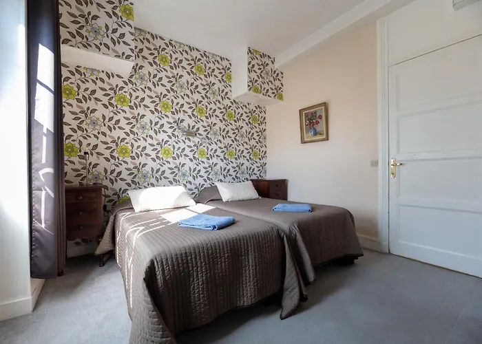 Le Relais Saint Michel Alojamento de Acomodação e Pequeno-almoço 2*